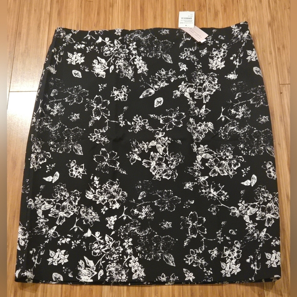 Philosophy Dresses & Skirts - NWT Philosophy Floral Black and White Women's Skirt